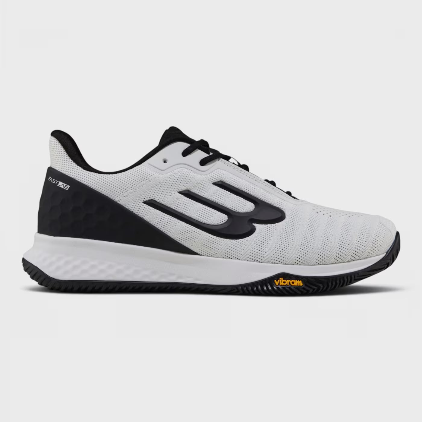 zapatilla-bullpadel-xplo-vibram-26i-blanconegro.avif
